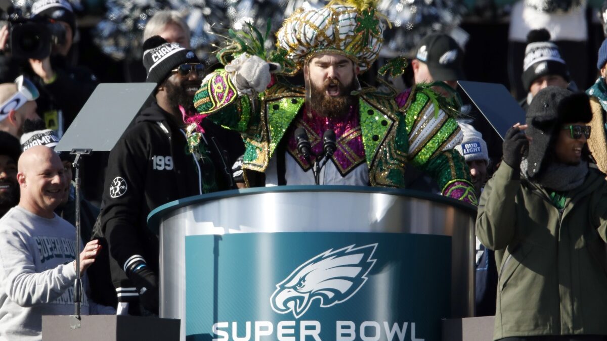 In epic speech, Eagles' Jason Kelce calls out 'clown' who